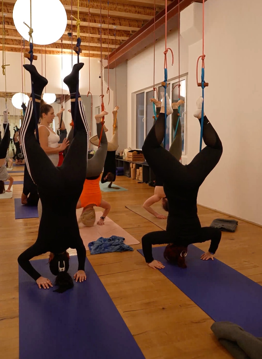 Yoga in der Luft